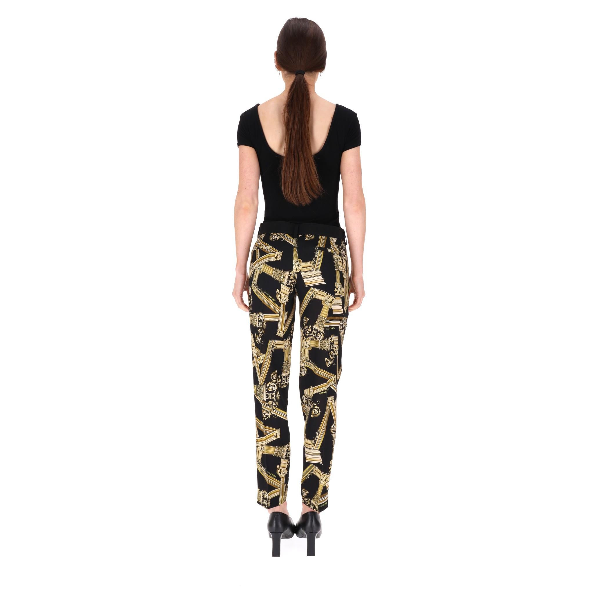 Pantalon imprimé « Greek Architecture » de Versace Jeans Neuf - En vente à London, GB