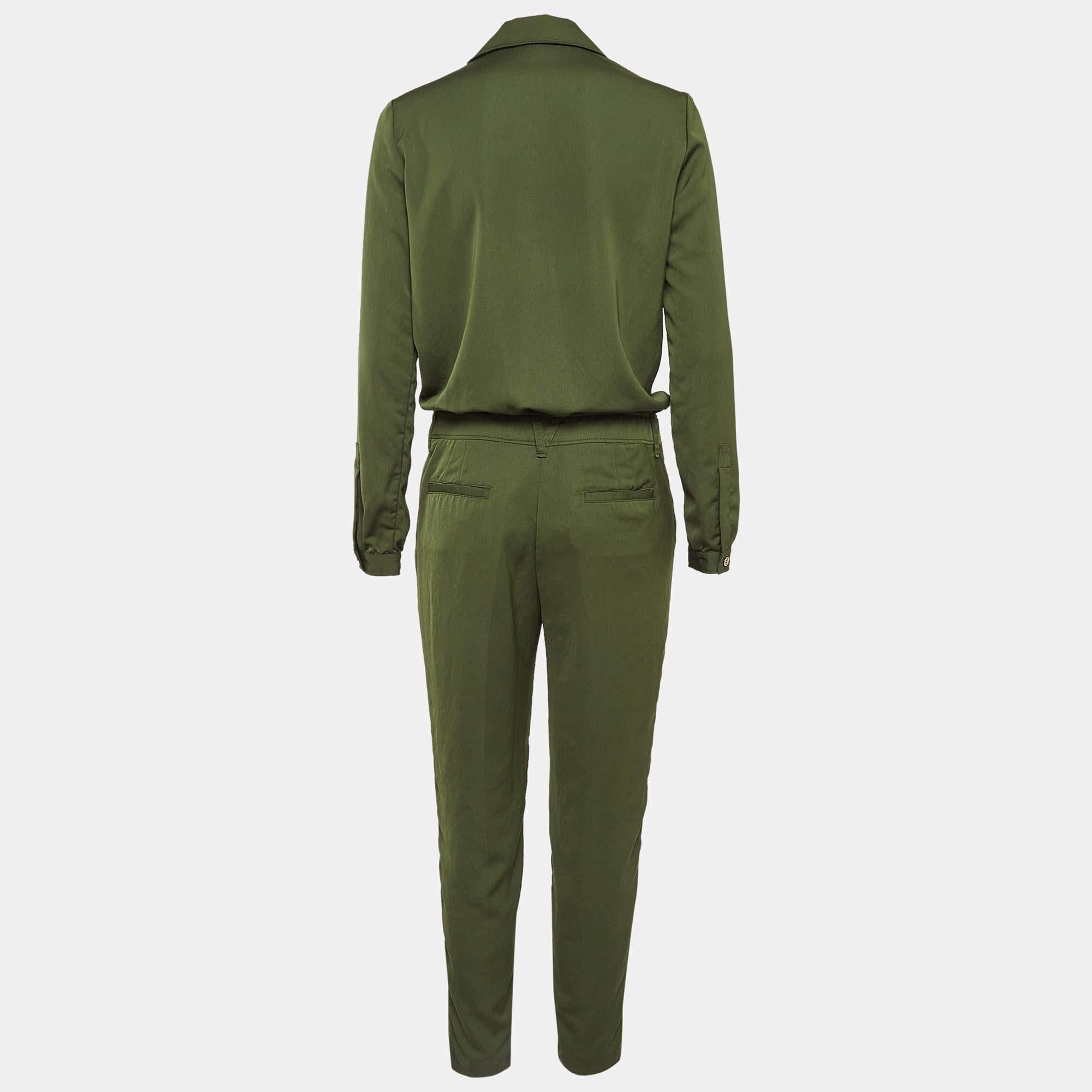 Its time you got a gorgeous jumpsuit and what better than this designer one? It is made of the finest materials. Team it with pumps.