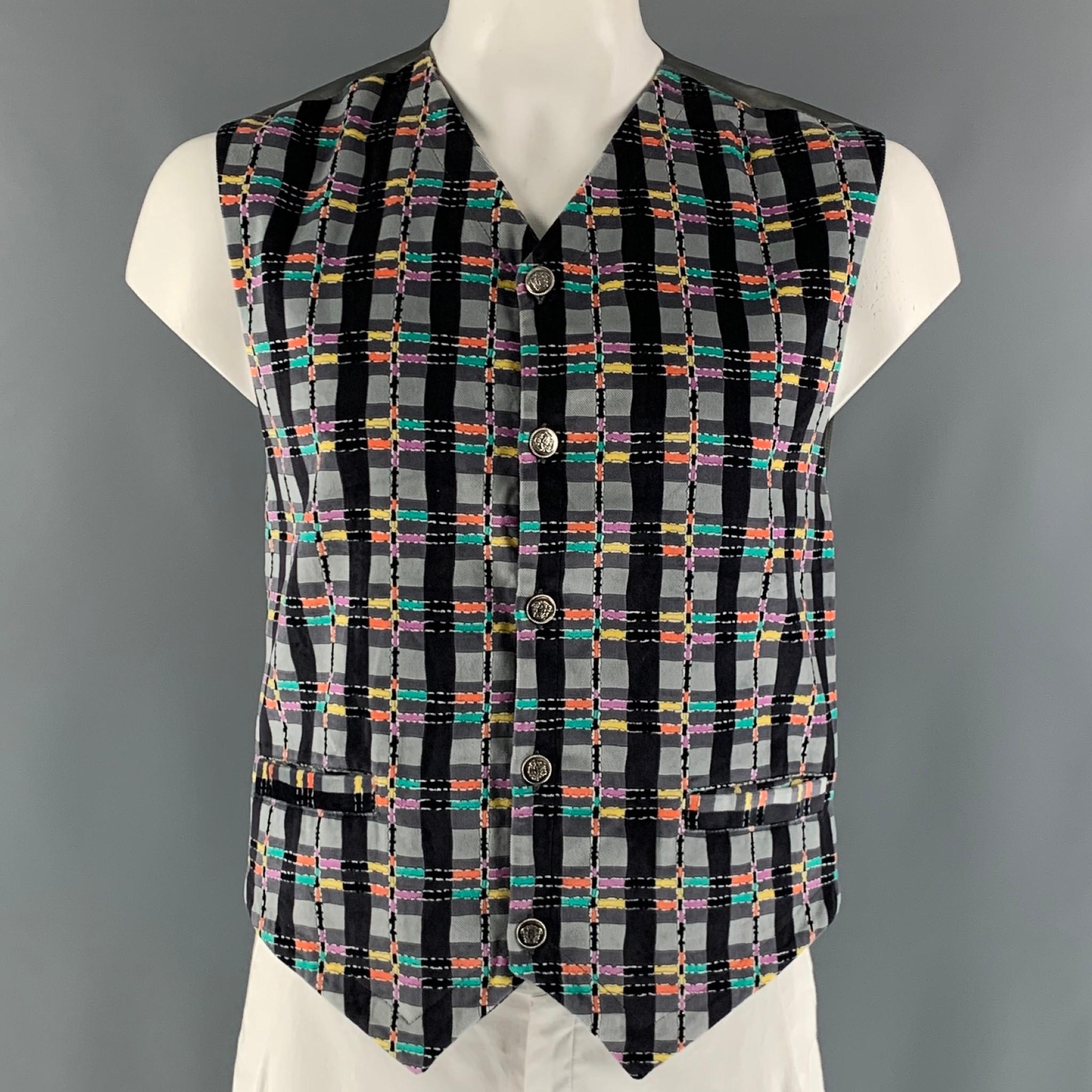 VERSACE JEANS COUTURE vest comes in a grey, black and multi-colour checkered cotton woven material featuring slit pockets, silver medusa buttons, and a buttoned closure. Made in Italy.

Very Good Pre-Owned Condition.
Marked: