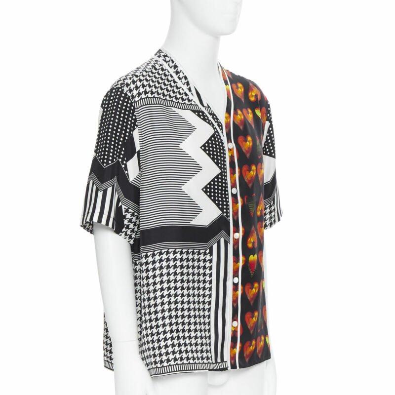 VERSACE Jim Dine red Heart black chevron print baseball silk shirt EU39 M
Reference: TGAS/B01868
Brand: Versace
Designer: Donatella Versace
Model: Split heart chevron baseball shirt
Material: 100% Silk
Color: Red, Black
Pattern: Geometric
Closure: