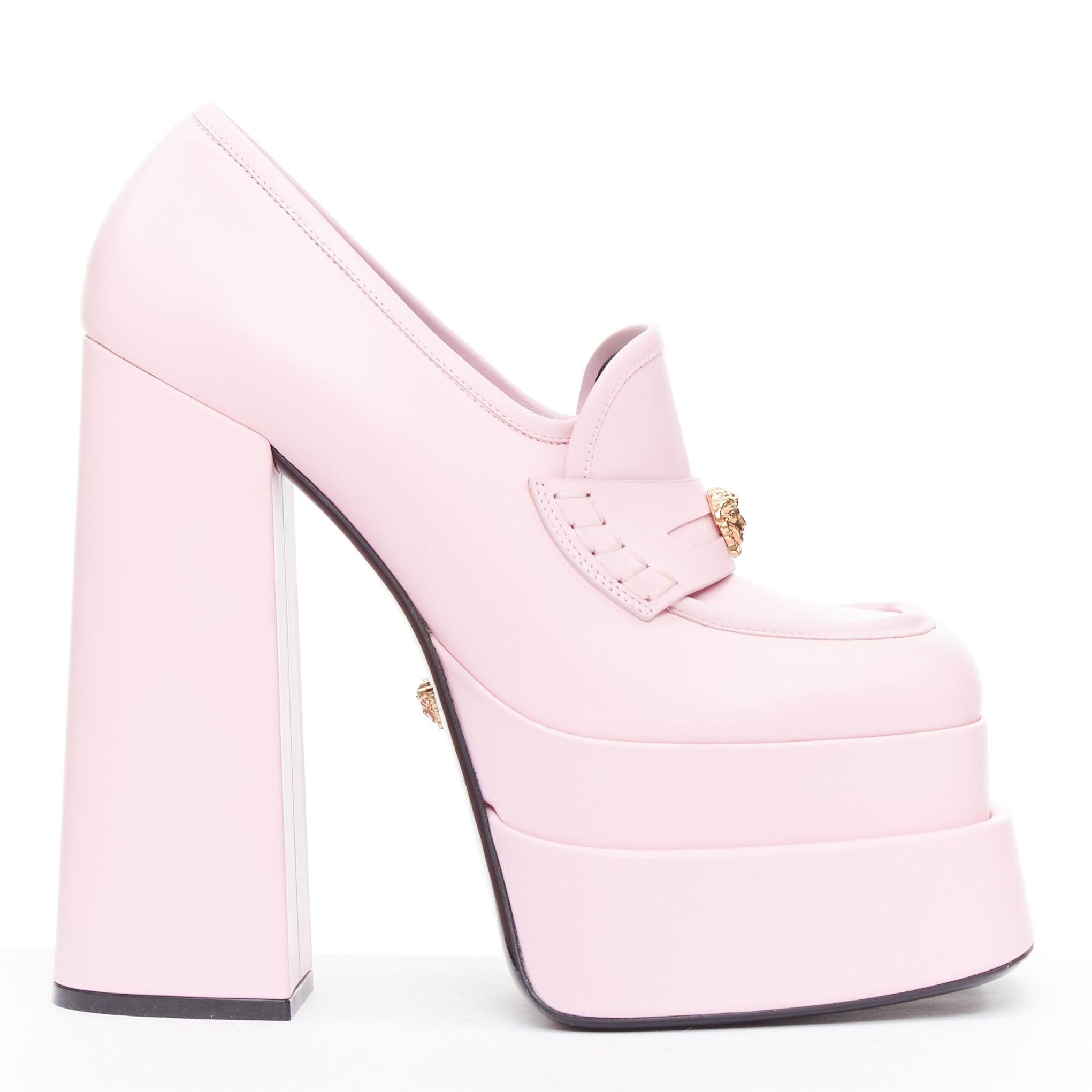 VERSACE Juno Aevitas light pink leather gold medusa logo platform loafers EU38
Reference: TGAS/E00744
Brand: Versace
Designer: Donatella Versace
Model: Juno
Collection: Runway
Material: Leather
Color: Pink, Gold
Pattern: Solid
Closure: Slip