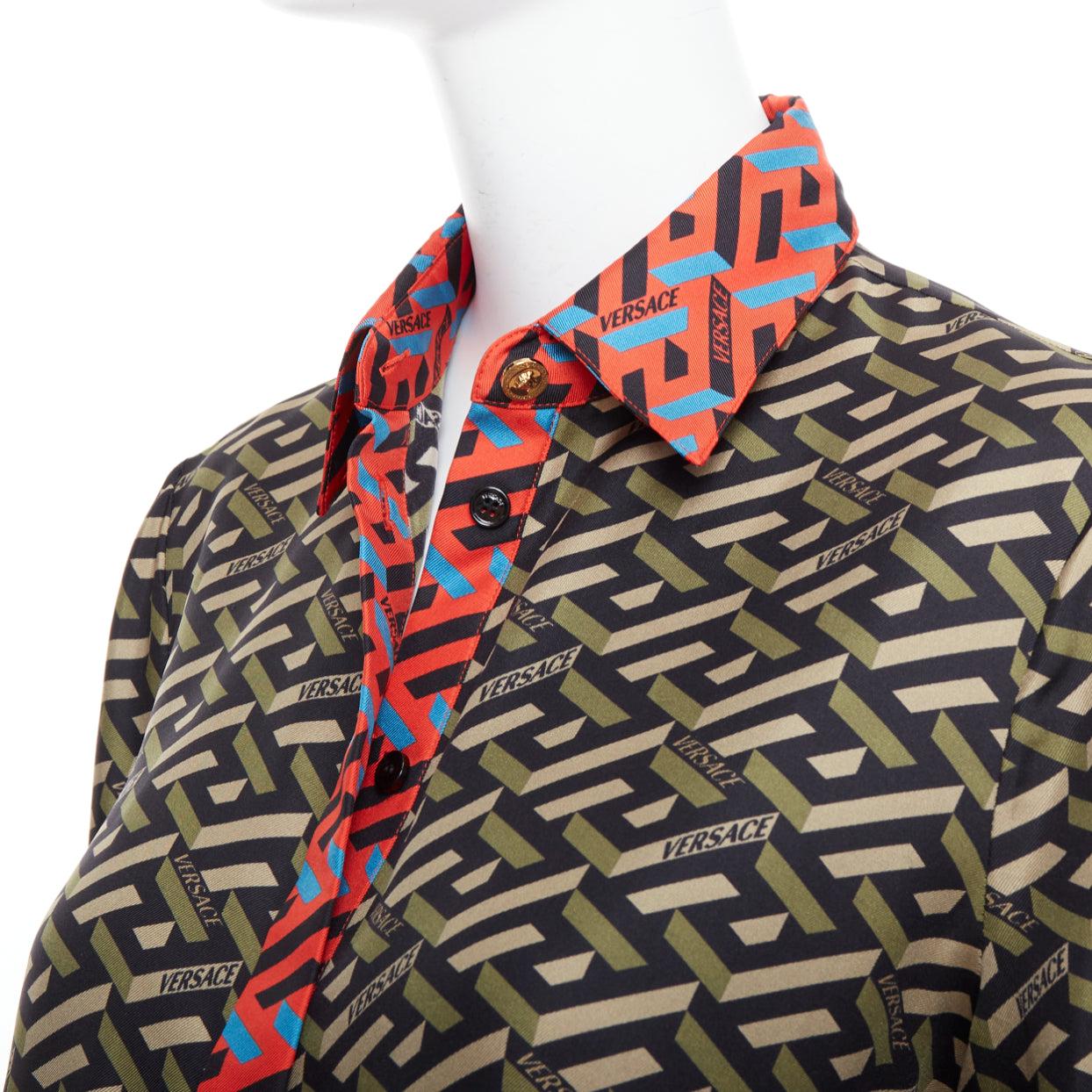 VERSACE La Greca 100% silk green red geometric print logo shirt IT36 XXS
Reference: AAWC/A01292
Brand: Versace
Designer: Donatella Versace
Model: La Greca
Collection: La Greca
Material: Silk
Color: Green, Red
Pattern: Logomania
Closure: Button
Extra