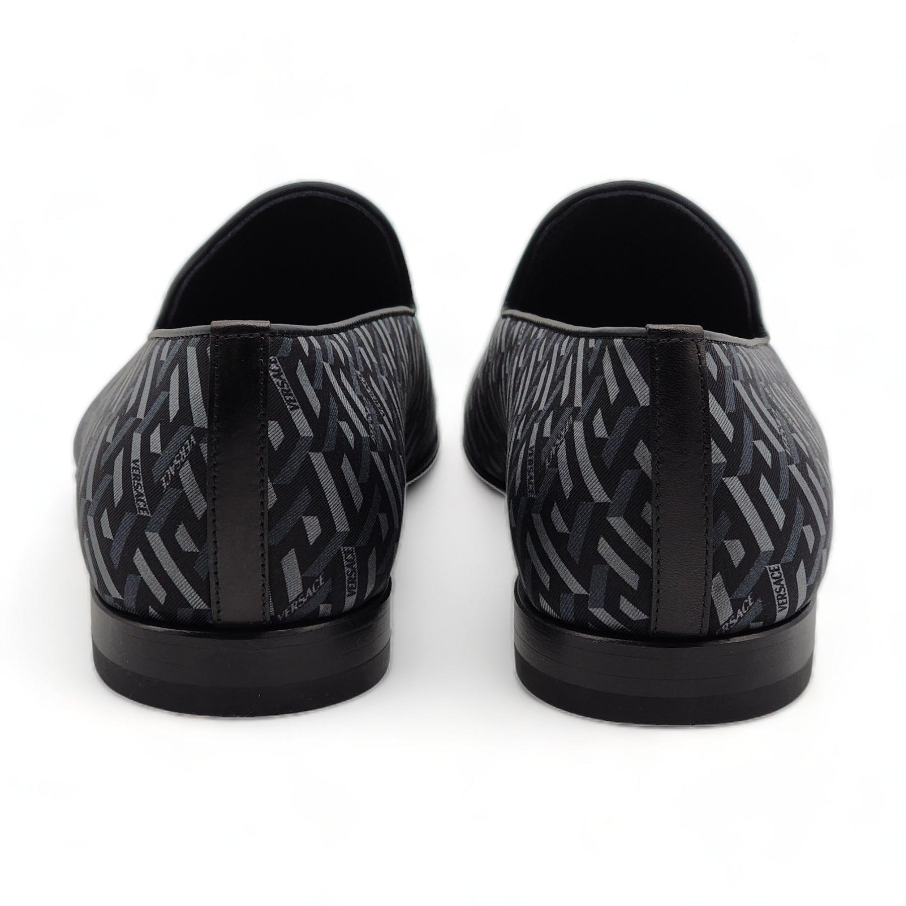 Noir Mocassins Versace La Greca en jacquard en vente