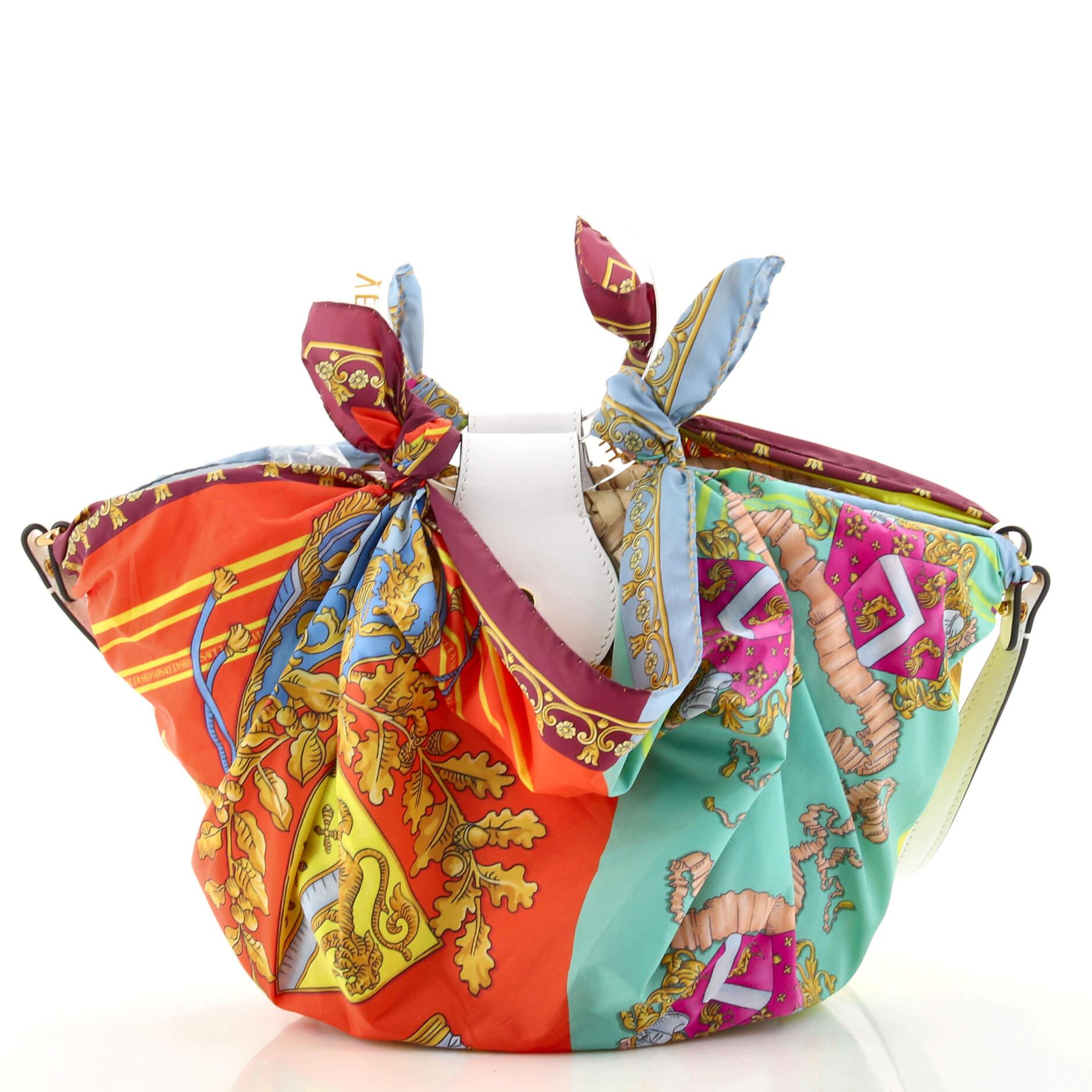 Versace La Medusa Basket Bag Woven Straw and Printed Satin Small For Sale  at 1stDibs
