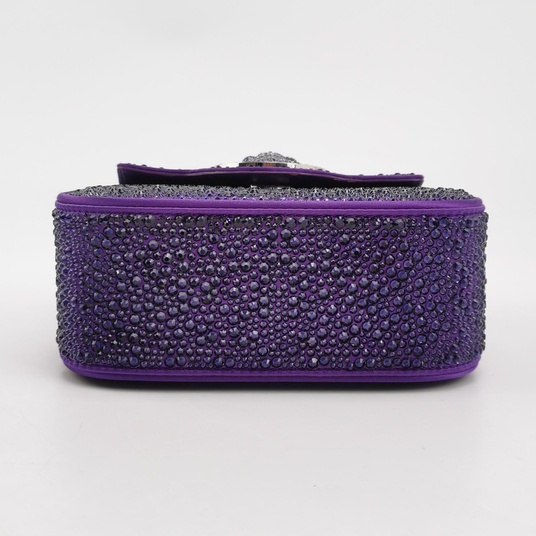 Versace La Medusa Mini Crystal verschönert Top Handle Tasche in Lila im Angebot 6