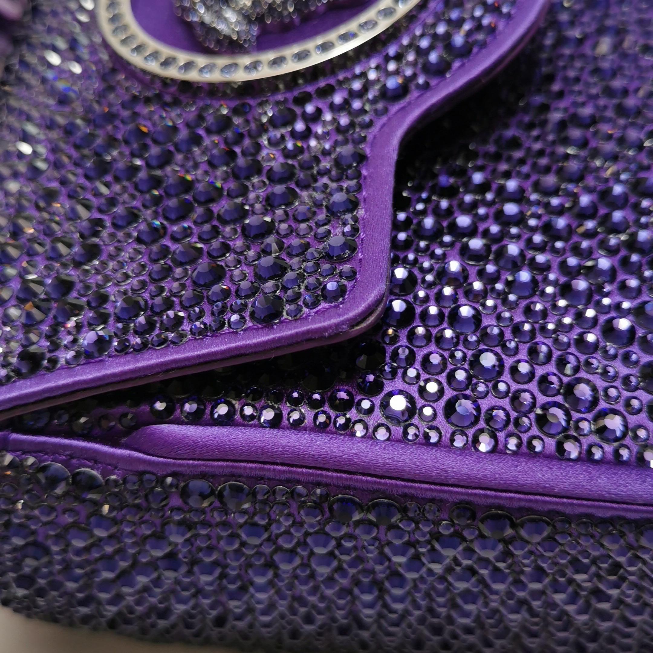 Versace La Medusa Mini Crystal verschönert Top Handle Tasche in Lila im Angebot 10