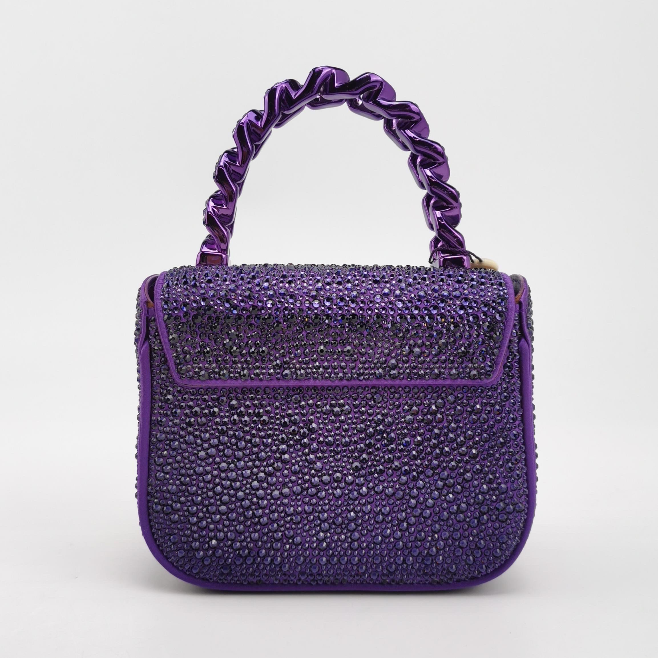 Versace La Medusa Mini Crystal verschönert Top Handle Tasche in Lila (Violett) im Angebot