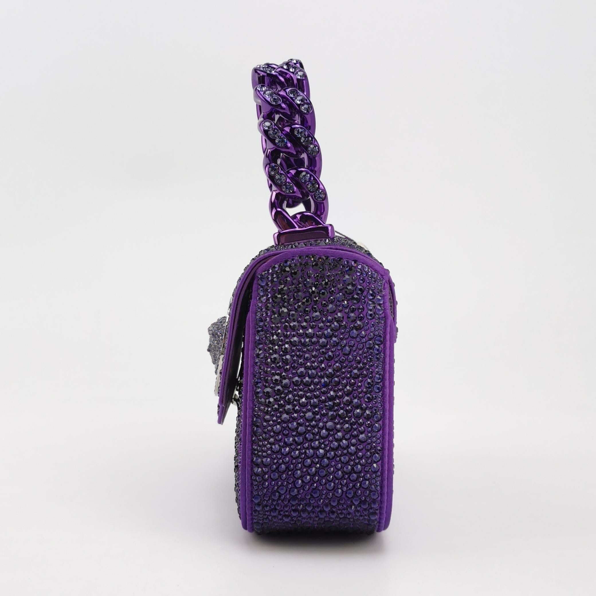 Versace La Medusa Mini Crystal verschönert Top Handle Tasche in Lila Damen im Angebot