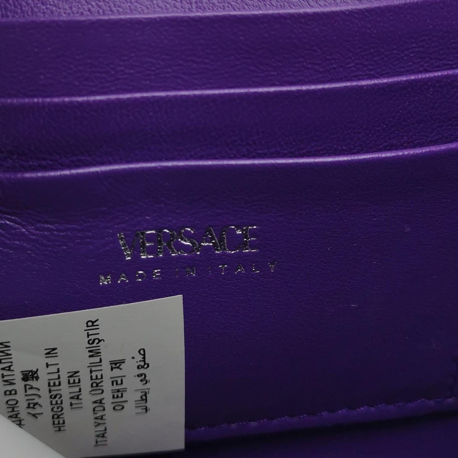 Versace La Medusa Mini Crystal verschönert Top Handle Tasche in Lila im Angebot 3