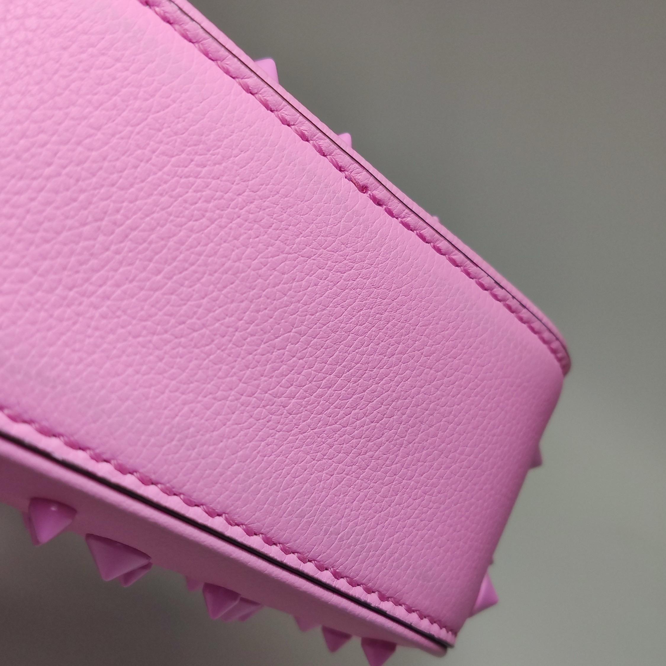 Borsa La Medusa Mini Rosa con borchie a manico alto di Versace in vendita 8