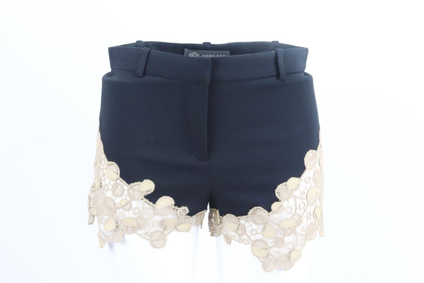 Versace lace paneled woven shorts. Black. Hook and zip fastening at front. 60% Triacetate, 40% polyester; fabric2: 90% polyester, 10% polyurethane; lining: 96% rayon, 4% elasthanne; lining2: 100% polyamide. Size: IT 38 (UK 6, US 2, FR 34). Waist: 29