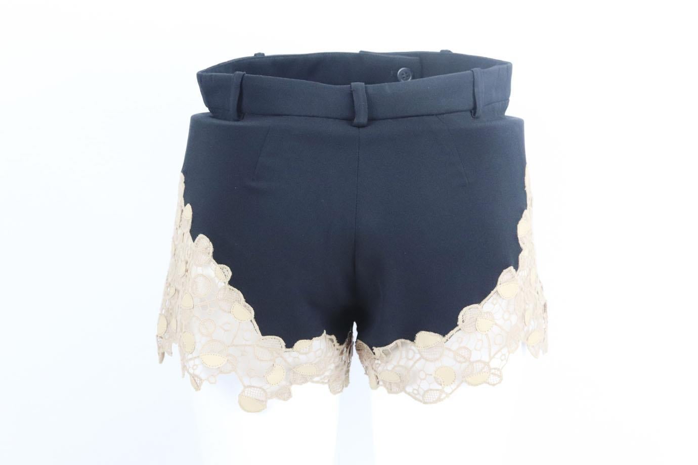 Versace Lace Paneled Woven Shorts It 38 Uk 6 In Excellent Condition In London, GB