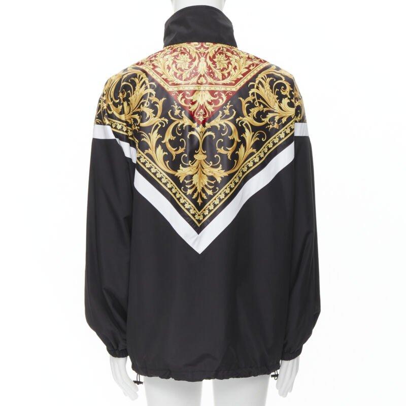 VERSACE Le Pop Classique nero rosso stampa Barocco in nylon track jacket IT52 XL in vendita 1