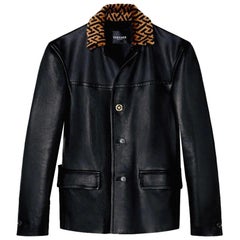 Versace - Veste en cuir avec col en fourrure Greca