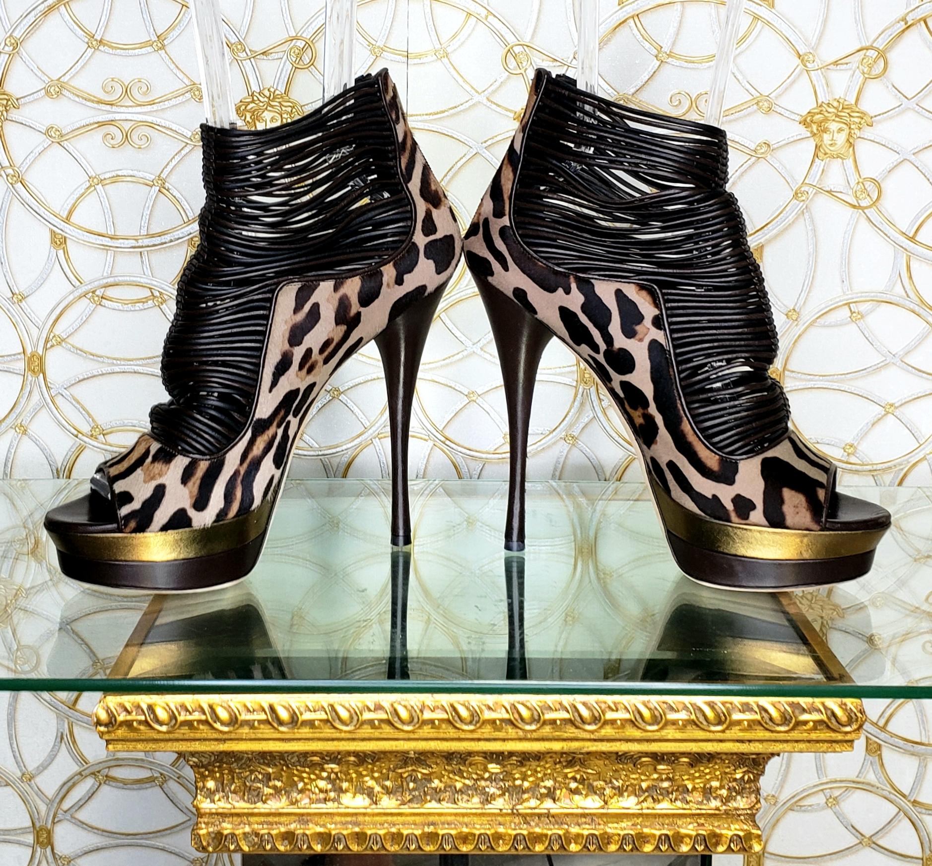 Versace Leopard-print calf hair Open Toe Platform Shoes Boots  In New Condition In Montgomery, TX