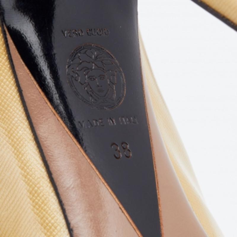 Beige Versace Light Yellow Patent Leather Pointed Toe Pumps Size 38 For Sale