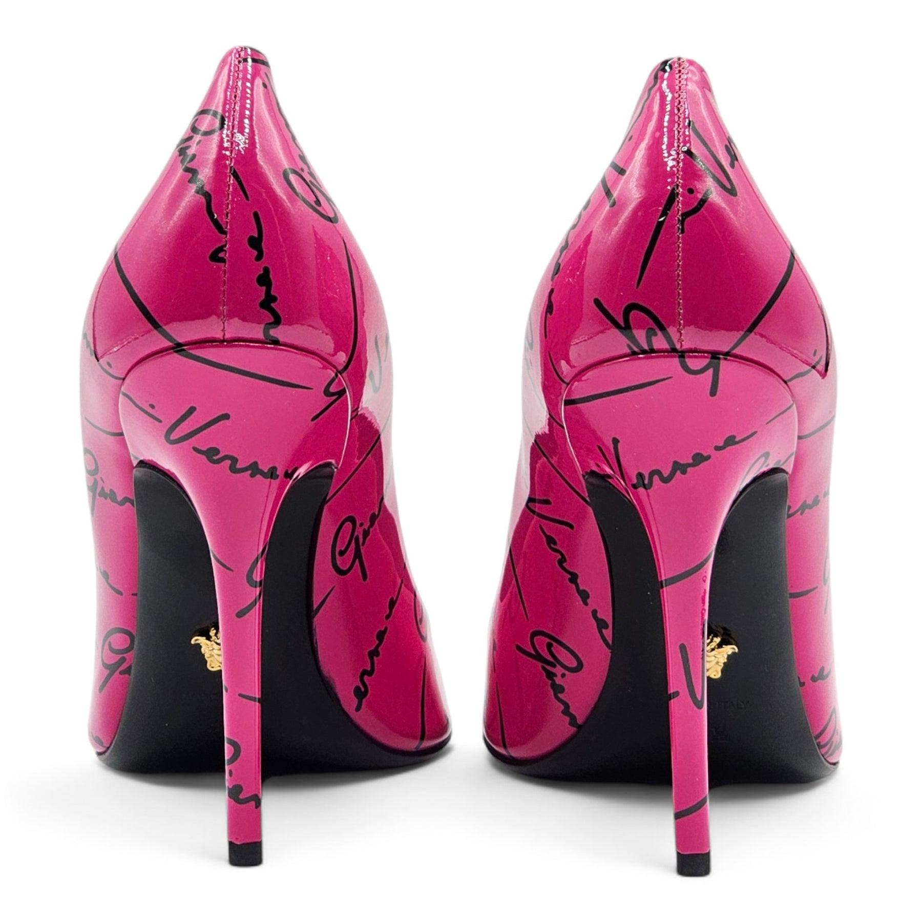 Versace Logo Signature Pumps Patent Leather in Pink.

Additional information:
Material: Patent Leather
Gianni Versace signature print all-over
Color: Pink
Size: 37.5 EU (7.5 US)
Country: Italy
Dimension: Heel: 100mm (4 in)
Condition: Brand new with
