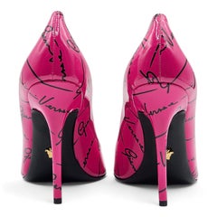 Versace Logo Signature Pumps Patent Leather in Pink