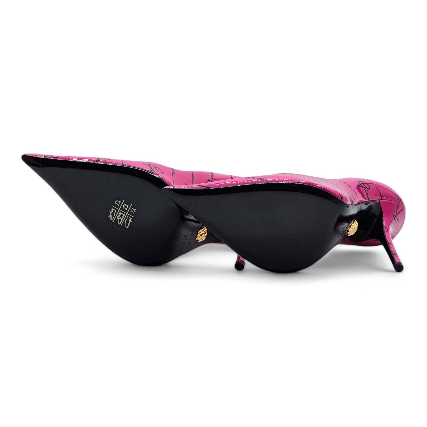 Versace Logo Signature Pumps Patent Leather in Pink In Excellent Condition For Sale In Los Angeles, CA