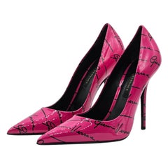 Versace Logo Signature Pumps Patent Leather in Pink