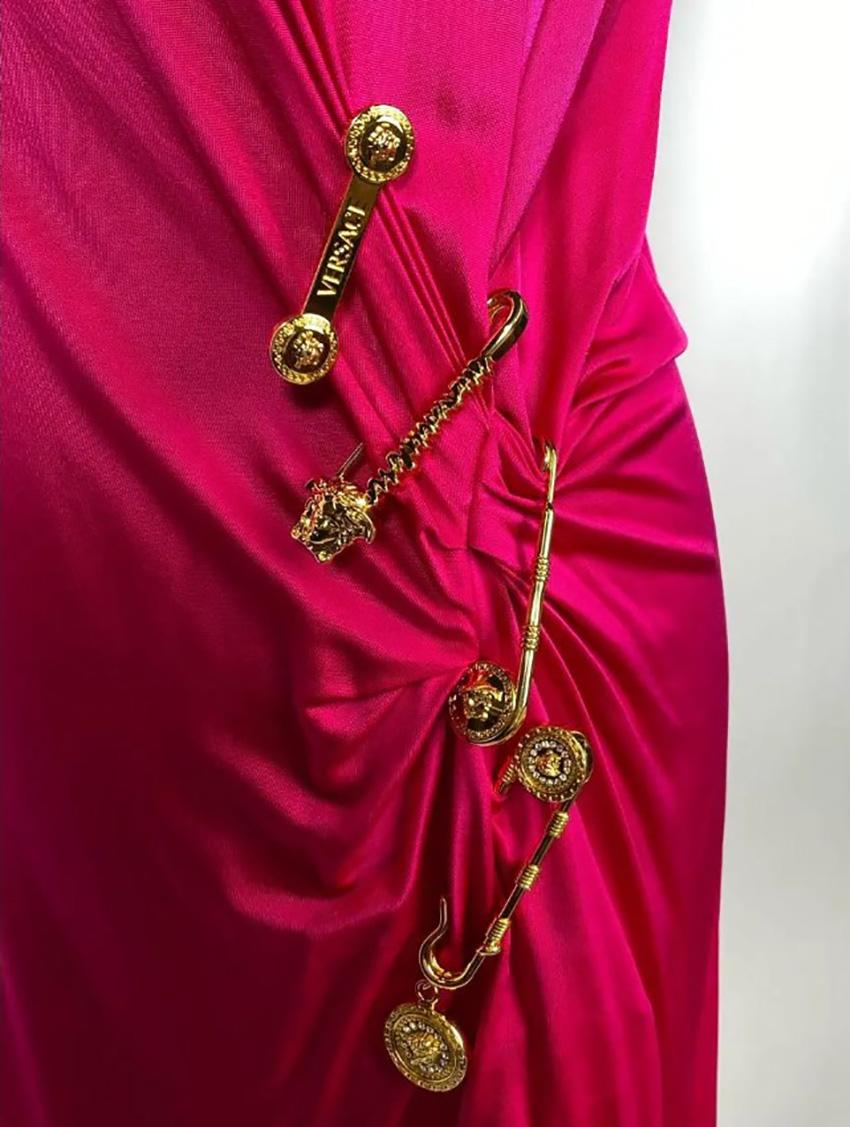 VERSACE MAGENTA COLOR ONE SHOULDER MINI DRESS with PINS Sz IT 46 In Excellent Condition In Montgomery, TX