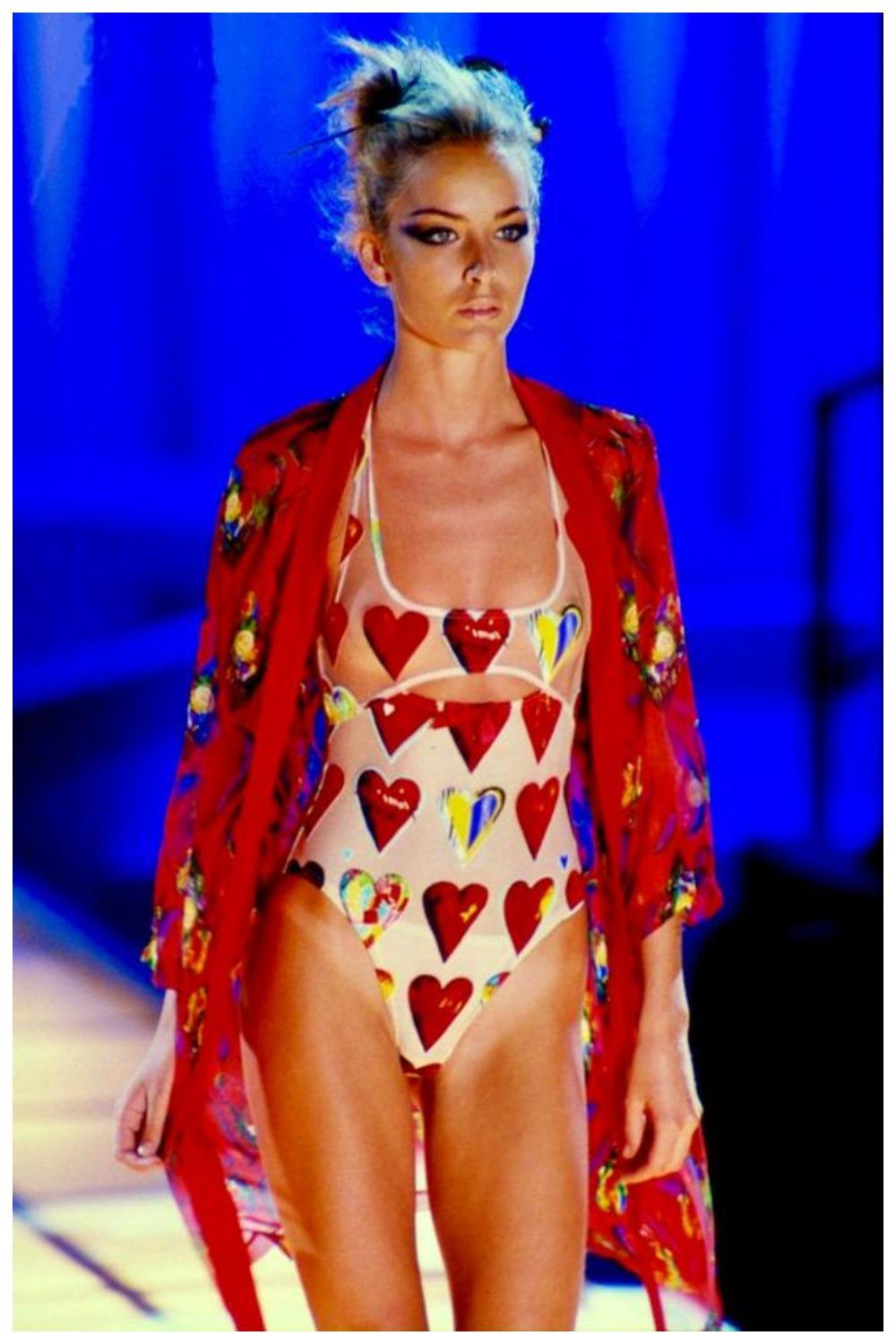 Marrone 1997 Versace Mare costume da bagno intero vintage stampa cuori Raro collezionista passerella in vendita