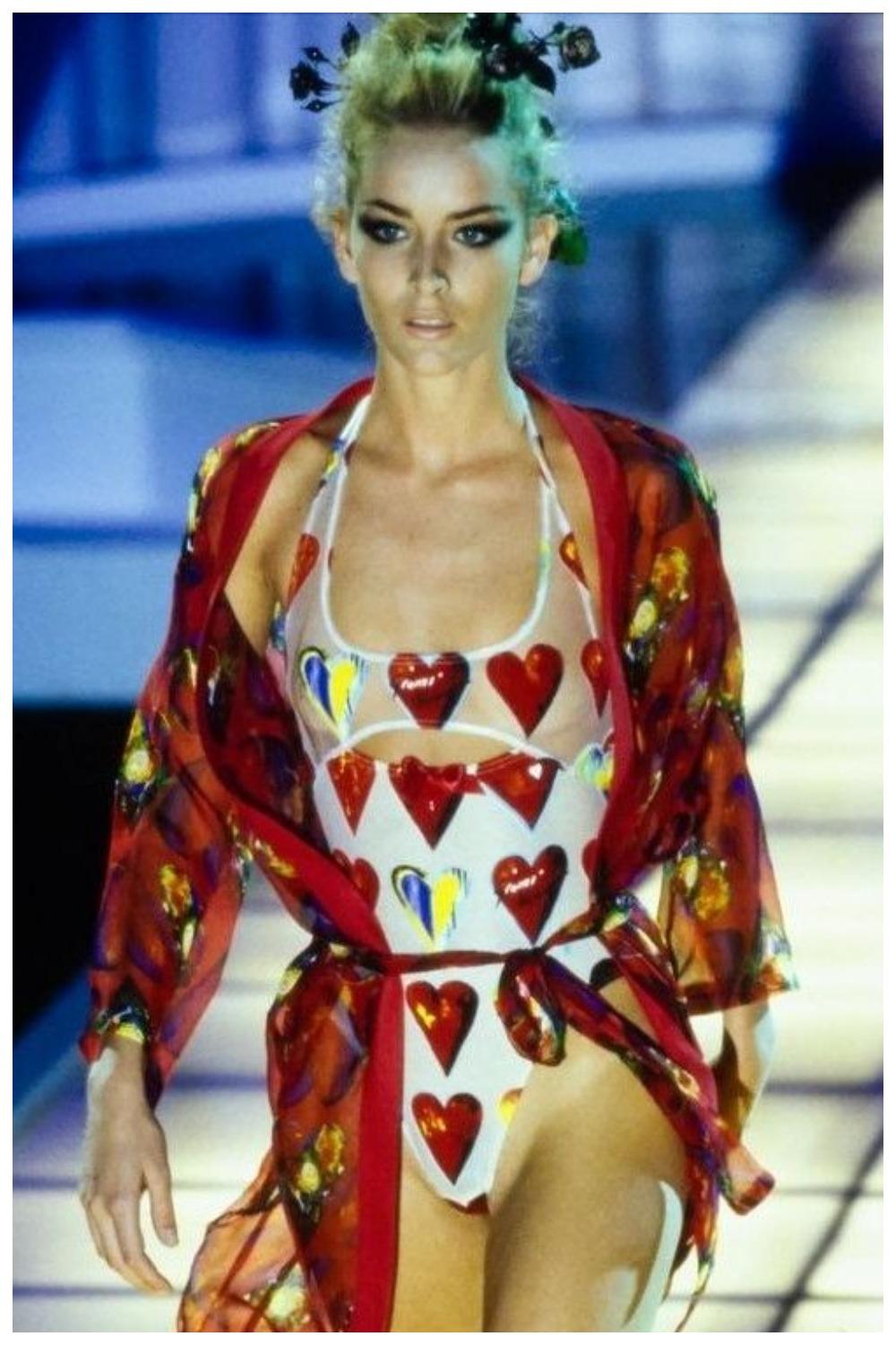Donna 1997 Versace Mare costume da bagno intero vintage stampa cuori Raro collezionista passerella in vendita