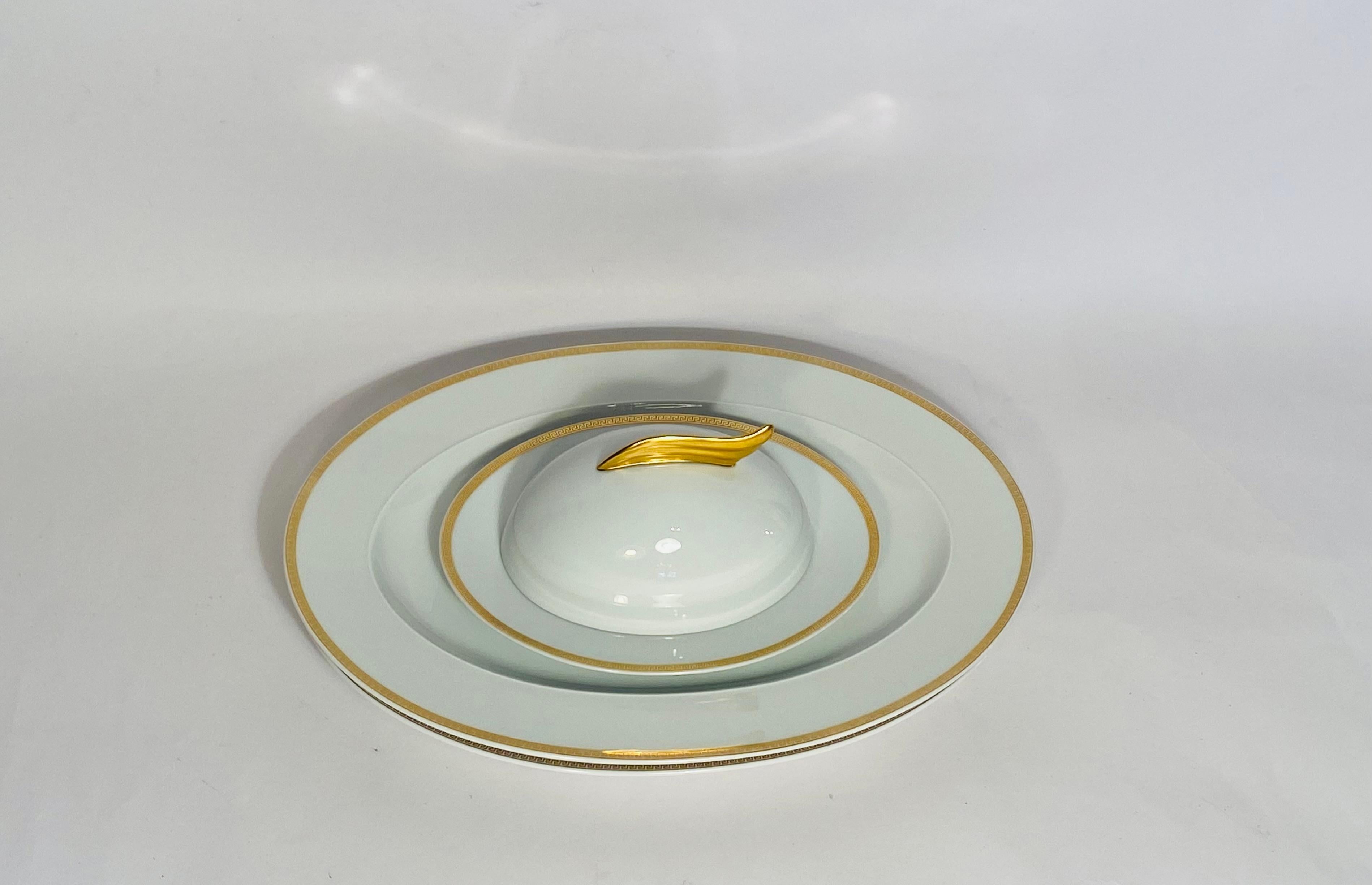 Versace Medallion Meandre D'Or 2 Platters & Covered Butter or Entre Dish In Good Condition In West Palm Beach, FL