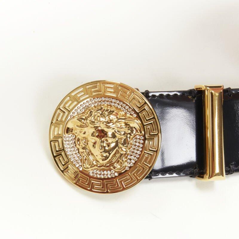 VERSACE Medusa Biggie Kristall Gold Medaillon Münz Ledergürtel 115cm 44-48