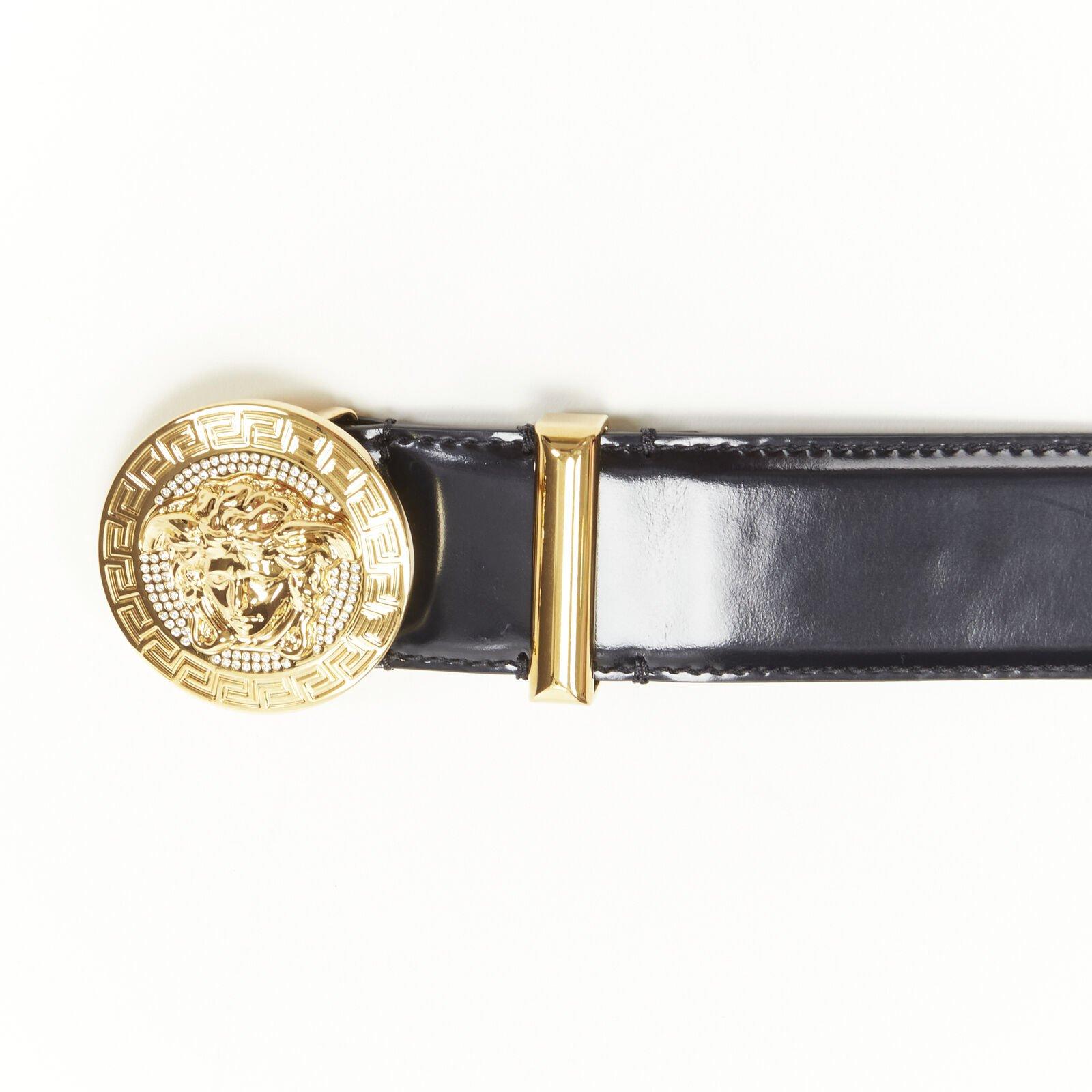VERSACE Méduse  Médaillon en cristal doré pièce de monnaie ceinture en cuir noir 100cm 38-42
