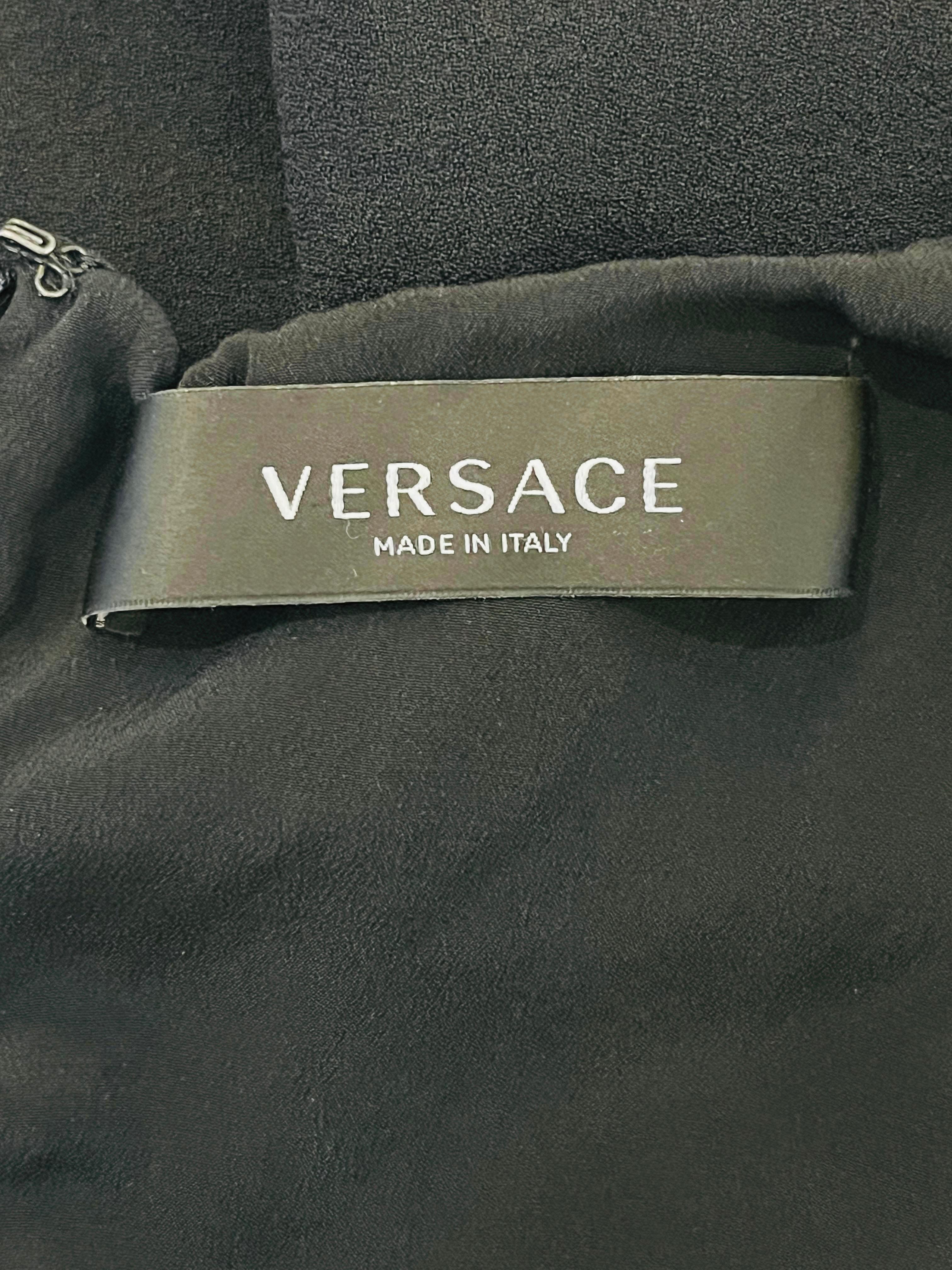Versace Medusa Detail Crepe Mini Dress For Sale 3