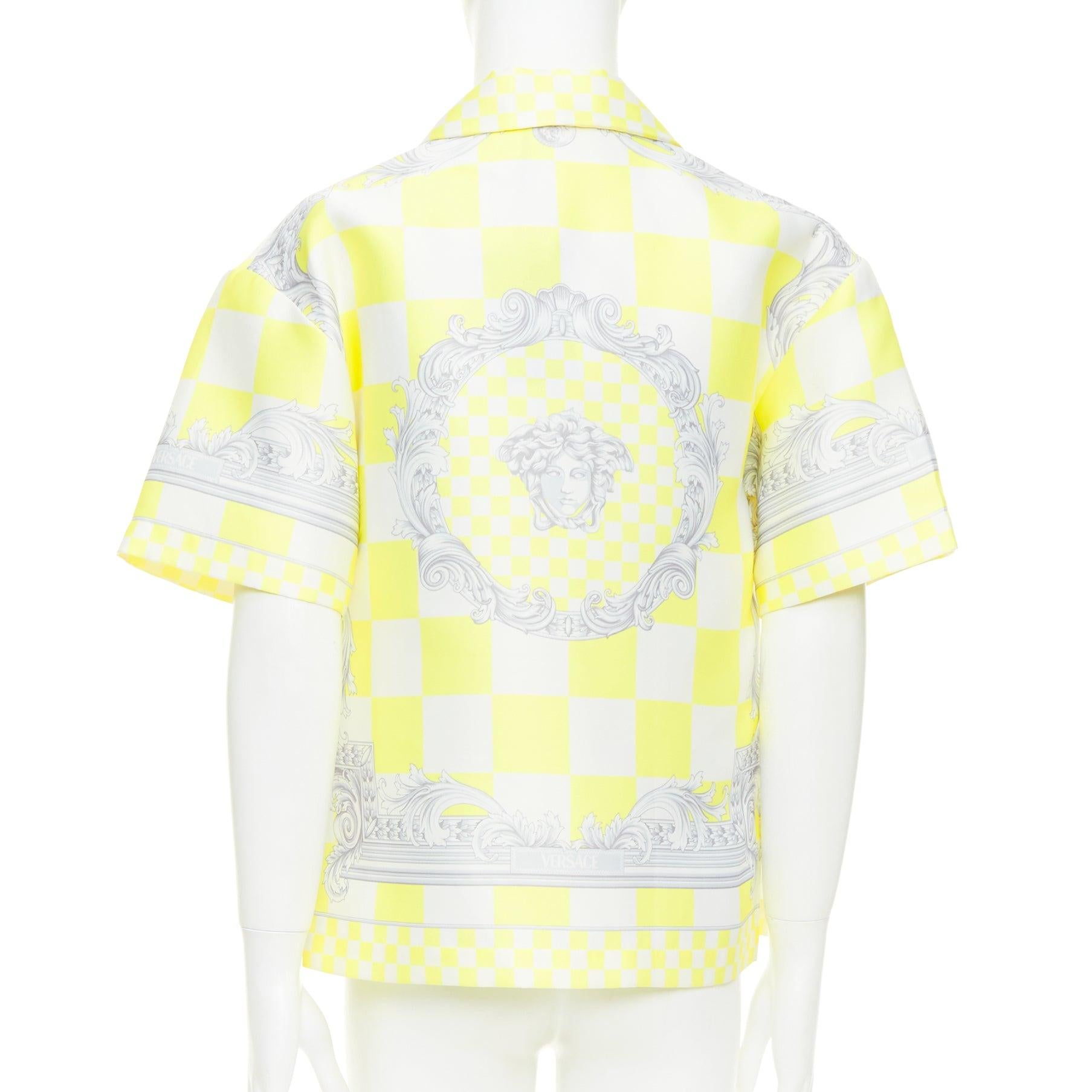 VERSACE Medusa E Barocco yellow cream checker baroque print boxy shirt EU38 S
Reference: TGAS/F00151
Brand: Versace
Designer: Donatella Versace
Collection: Medusa E Barocco
Material: Polyester, Silk
Color: Yellow, Cream
Pattern: Checkered
Closure: