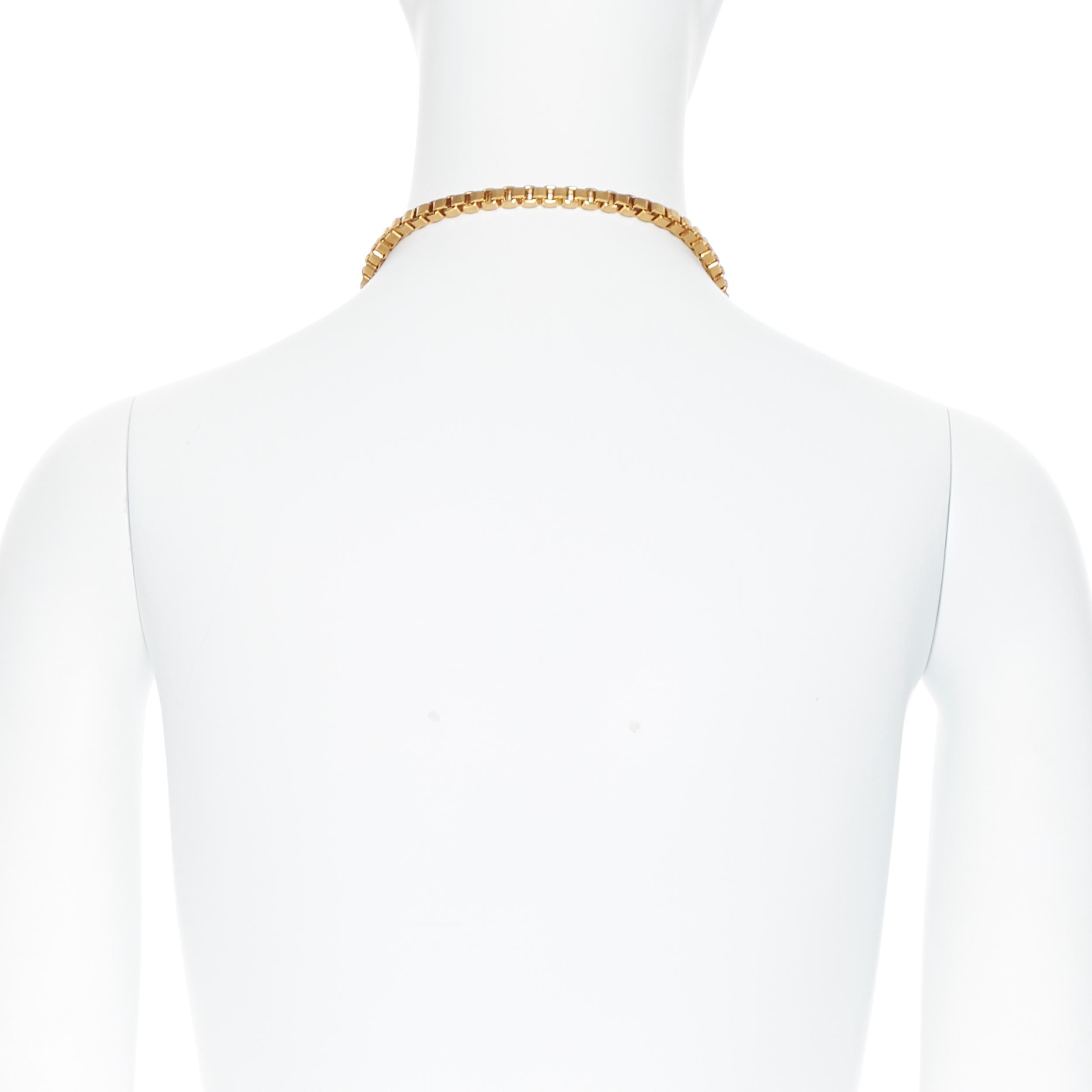 VERSACE Collier de rappeur Medusa avec médaillon Greca en or et pendentif en chaîne épaisse Excellent état à Hong Kong, NT