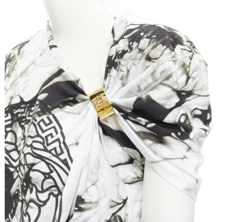 Gray VERSACE Medusa gold ring marble black white tie dye tshirt IT40 M For Sale