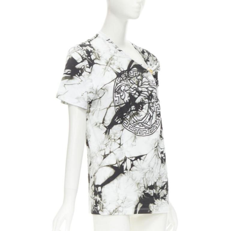 VERSACE Medusa gold ring marble black white tie dye tshirt IT40 M In Excellent Condition For Sale In Hong Kong, NT