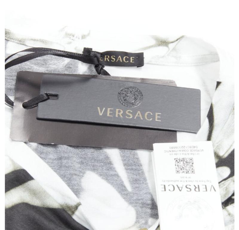 VERSACE Medusa gold ring marble black white tie dye tshirt IT44 L For Sale 4