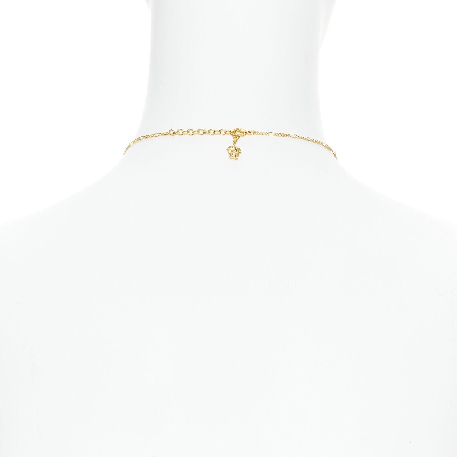 VERSACE Medusa Greca coin medallion gold tone nickel short necklace en vente 1