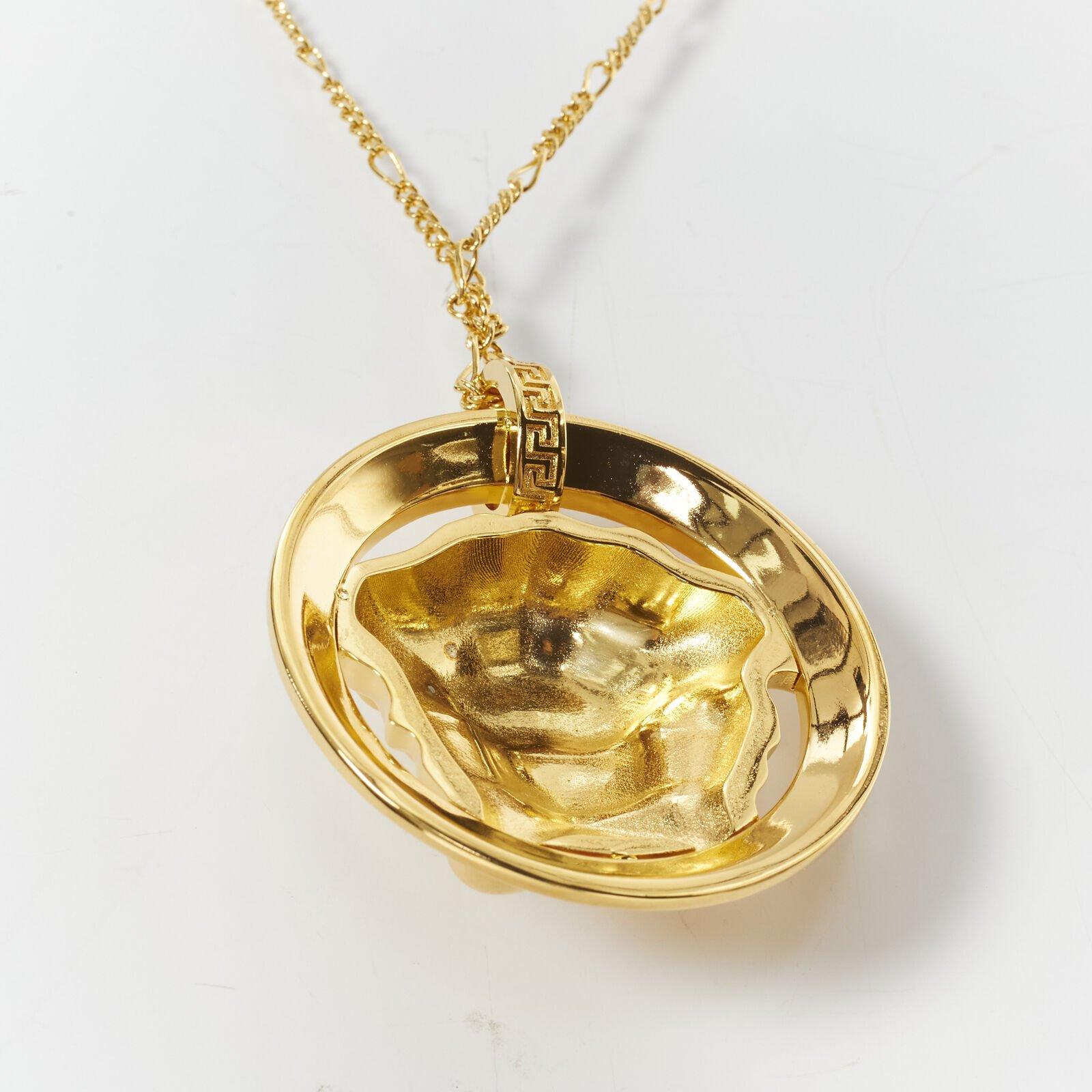 VERSACE Medusa Greca coin medallion gold tone nickel short necklace en vente 4