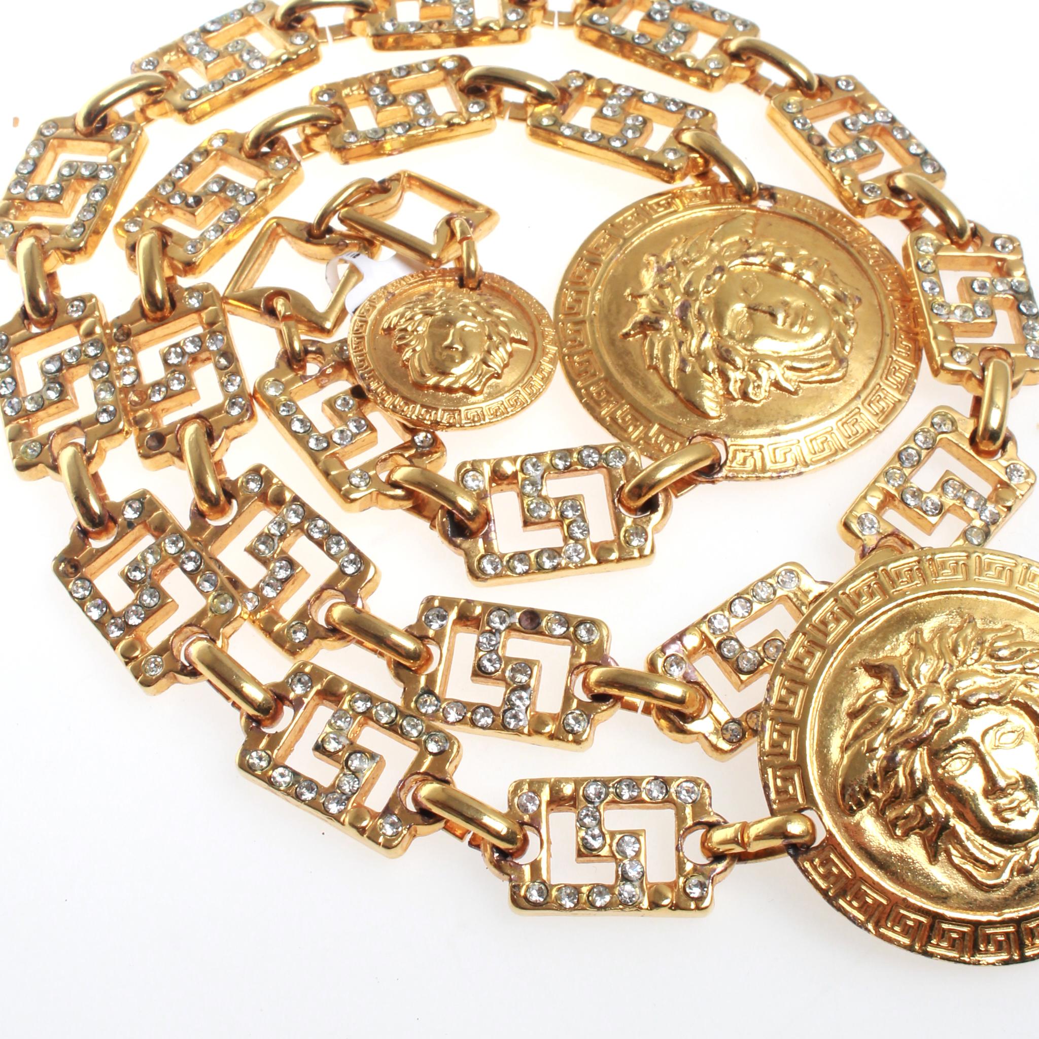 Iconic gold toned Versace medusa head medallion chain belt with diamante detailing. Adjustable sizing with hook fastener. Circa early 1990's. Made in Italy.

