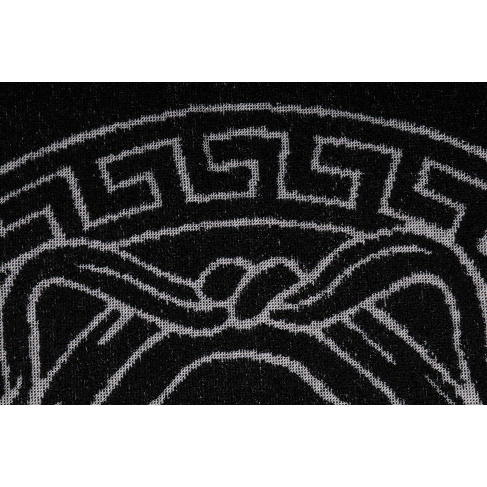 Versace Asciugamano con Frangia Greca Logo Testa di Medusa Nero Grigio Barocco In condizioni ottime in vendita a North Miami, FL