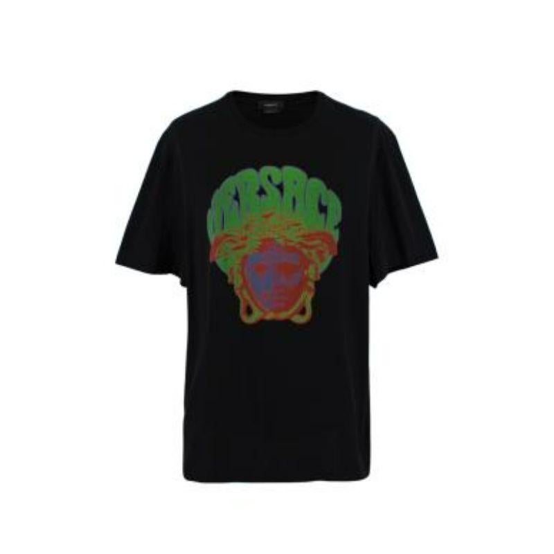 Black and Green Medusa-print T-shirt

- Black, soft cotton Versace t-shirt
- Green, purple and red Medusa logo print on front, with bubble font brand name
- Round-neck neckline

Materials:
100% Cotton

Made in Albania
Hand-wash only

PLEASE NOTE,