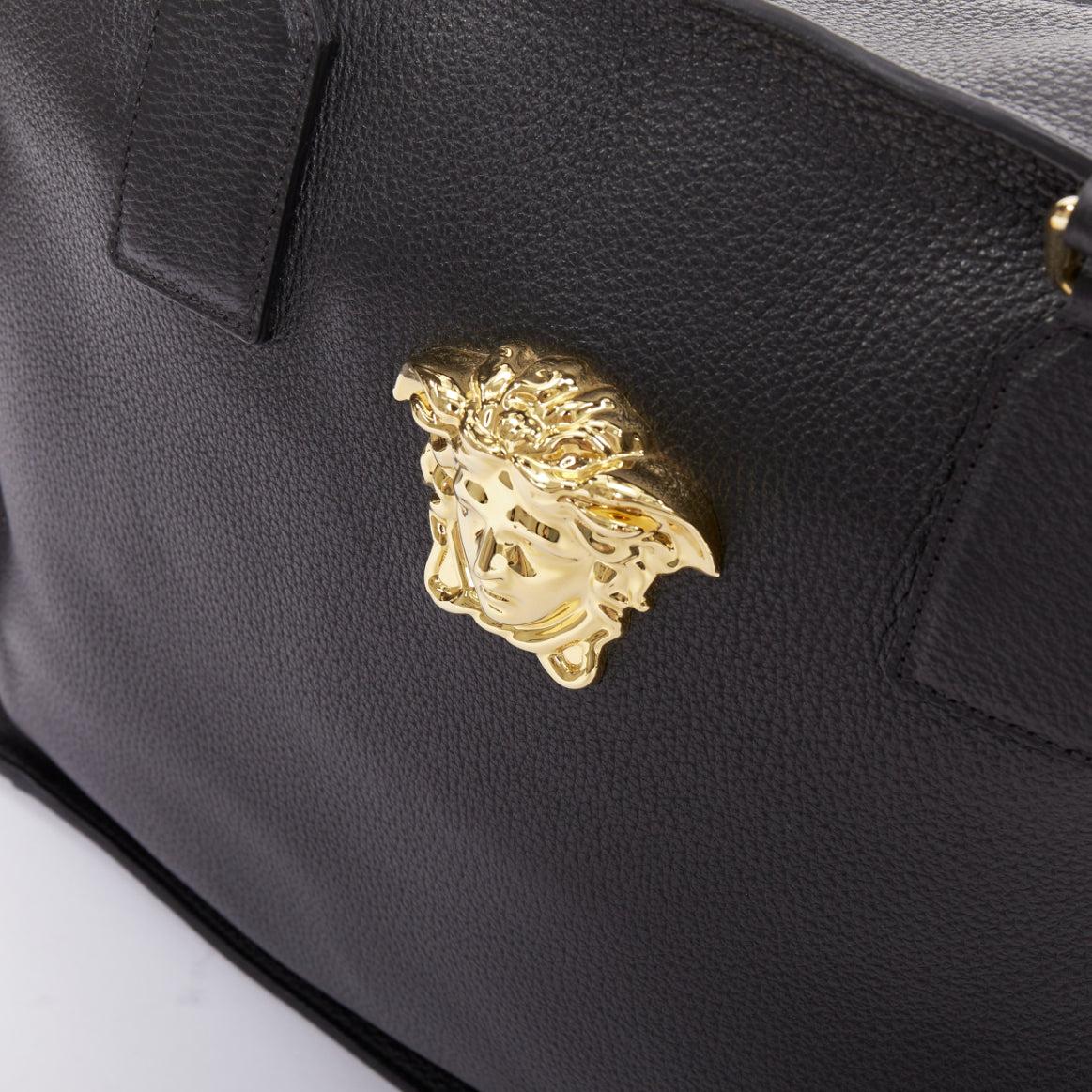 VERSACE Medusa Palazzo schwarzes Kalbsleder goldenes Emblem Laptop Aktentasche im Angebot 2