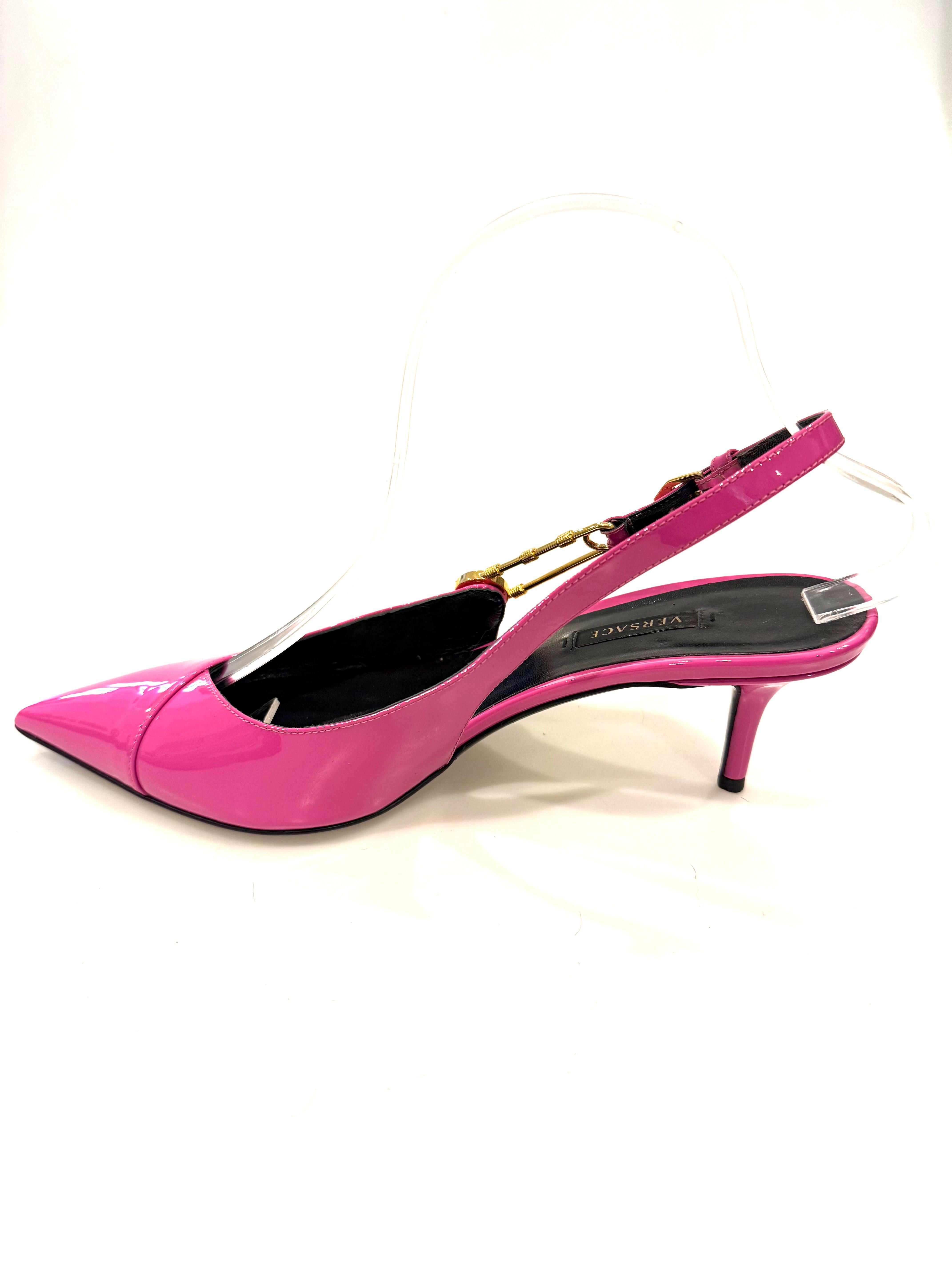 Versace Medusa Rosa Lackleder Slingback Pumps  Größe 39 im Angebot 2