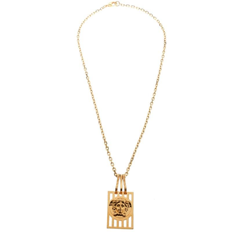 Accessorize your bold looks with this engaging and striking necklace from Versace. The dapper piece is crafted from gold tone metal and features the brand's signature Medusa pendant. It comes with a chunky interlocking chain and a lobster clasp.