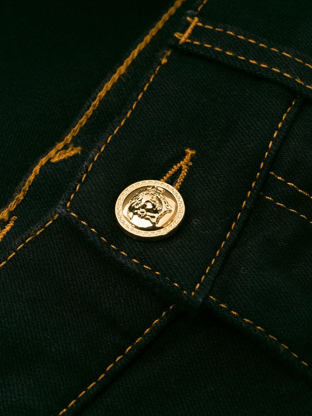 Versace Mens FW19 Black Denim Jeans with Gold-Tone Safety Pin Size 44 In New Condition In Paradise Island, BS