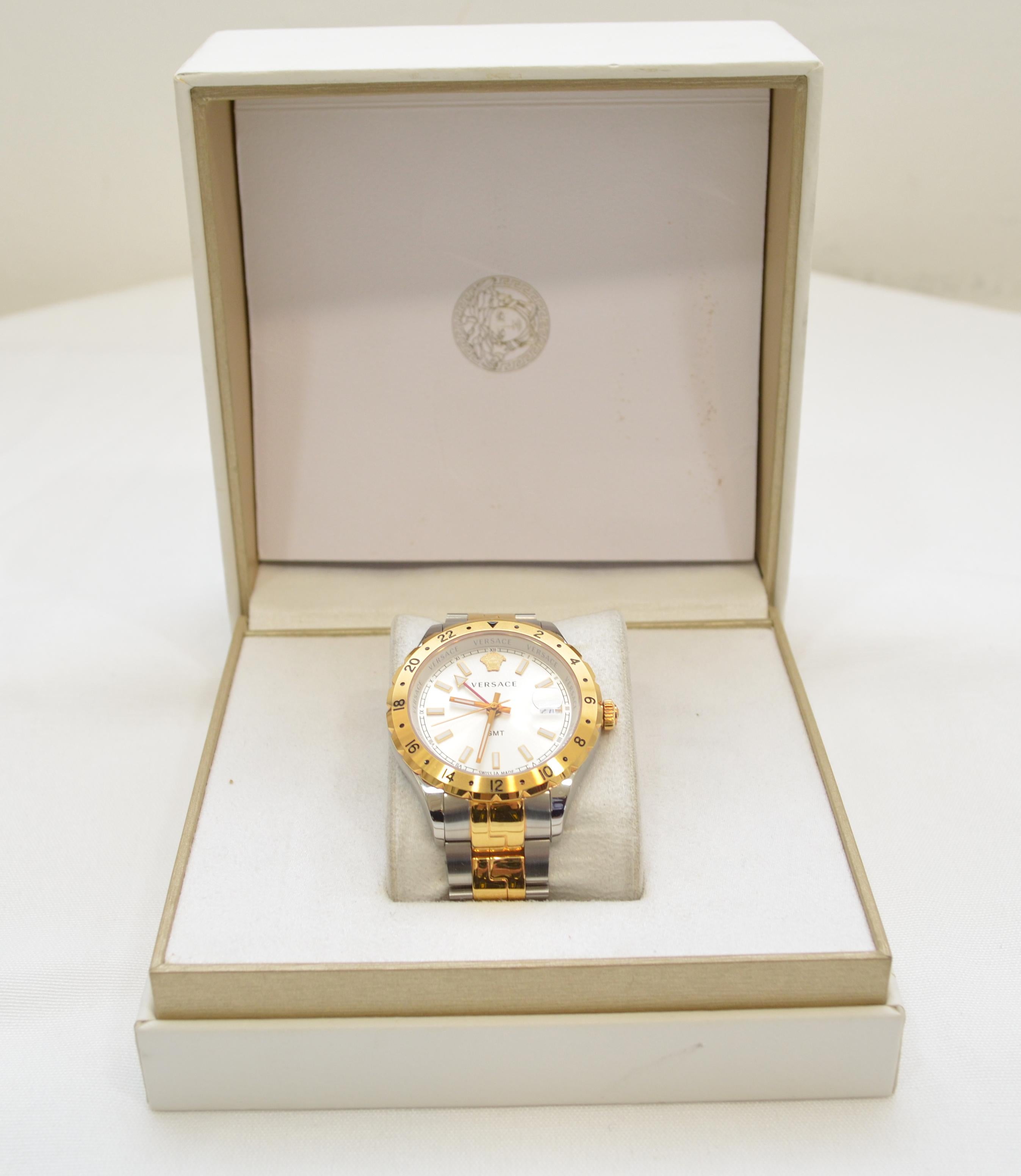 Versace Men's GMT SS 42mm Hellenyium Watch In Excellent Condition In Carmel, CA
