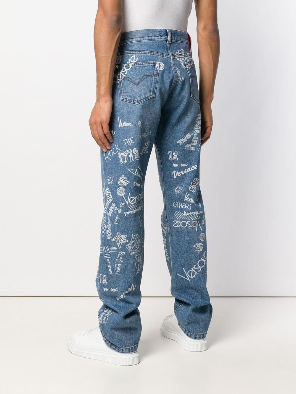 Herren „Love From Donatella“ Mid-Blaue Doodle-graphic Mid Rise Jeans Größe 34 im Angebot 1