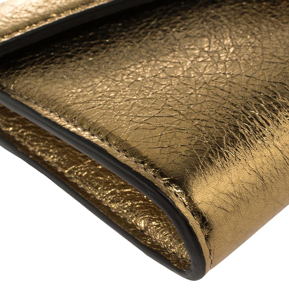 Versace Metallic Gold Leather Medusa Wallet on Chain In Good Condition In Dubai, Al Qouz 2