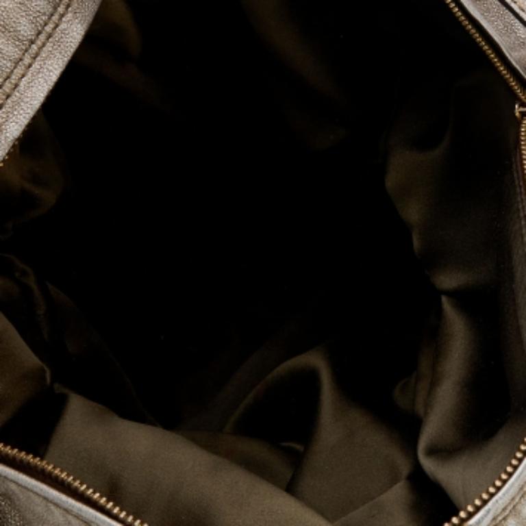 Versace Hobo en cuir gris métallisé en vente 1