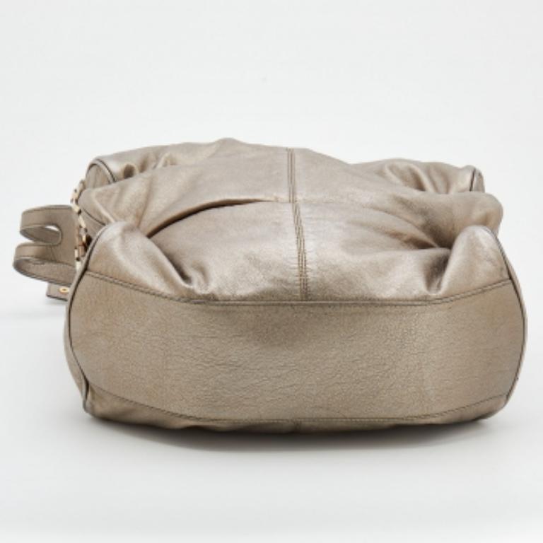 Versace Hobo en cuir gris métallisé en vente 3